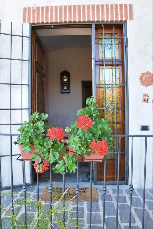 La Casa Di Enzo Bed & Breakfast Lequio Tanaro Dış mekan fotoğraf